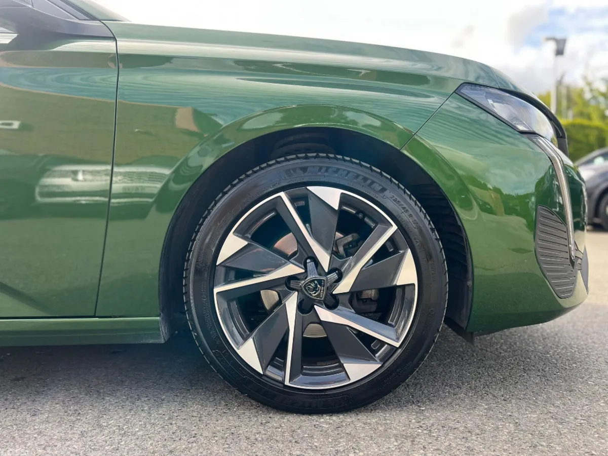 Peugeot 308 Hatchback, Petrol, 2023, Green