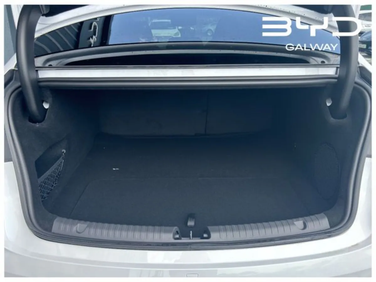 BYD SEAL Saloon, Electric, 2026, White