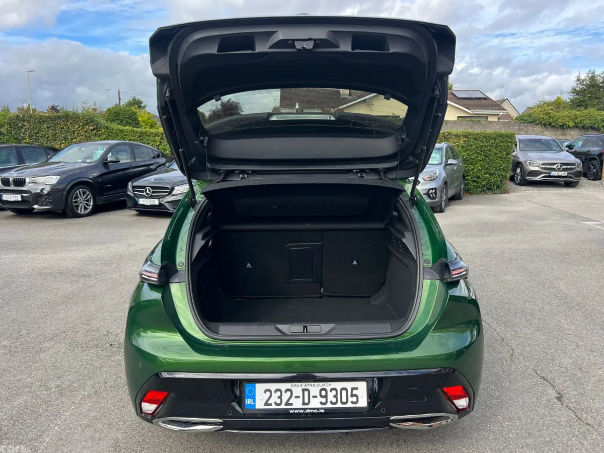 Peugeot 308 Hatchback, Petrol, 2023, Green