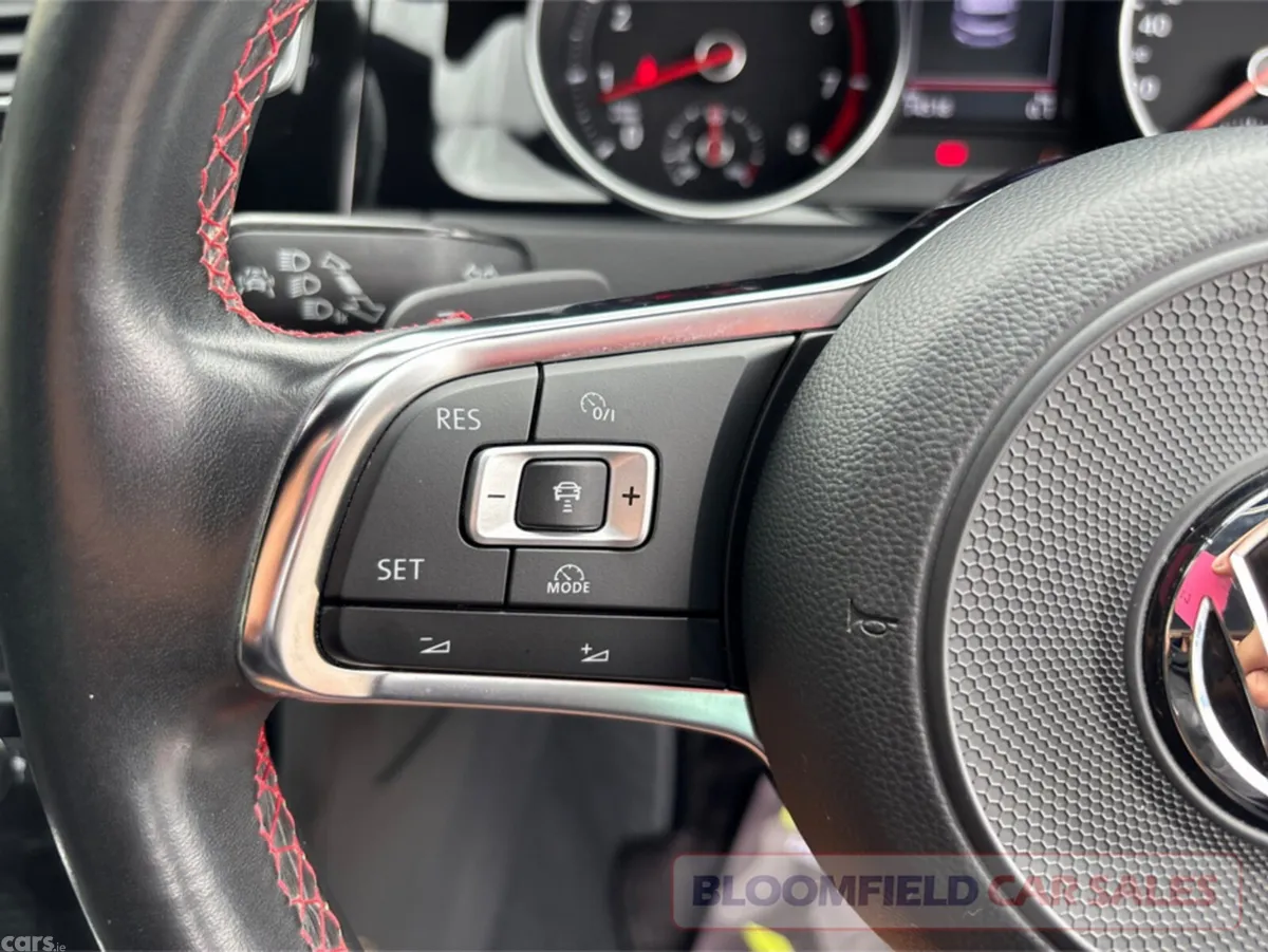 Volkswagen Golf Hatchback, Petrol, 2017, White