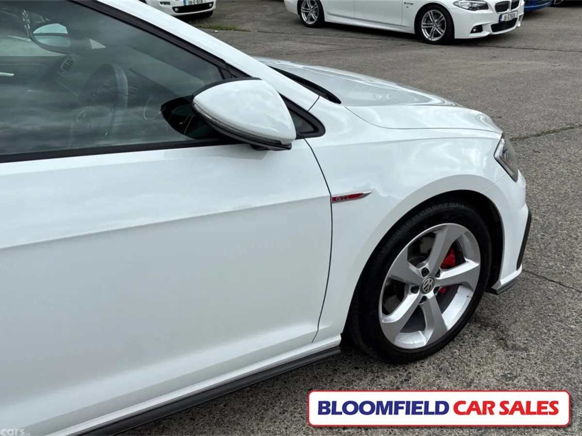 Volkswagen Golf Hatchback, Petrol, 2017, White