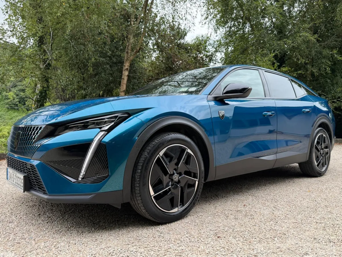 Peugeot 408 Hatchback, Petrol, 2024, Blue