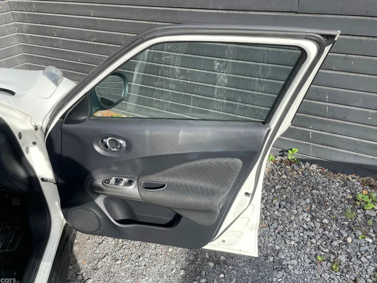 Nissan Juke Hatchback, Petrol, 2013, White
