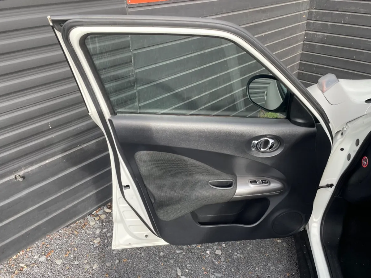 Nissan Juke Hatchback, Petrol, 2013, White