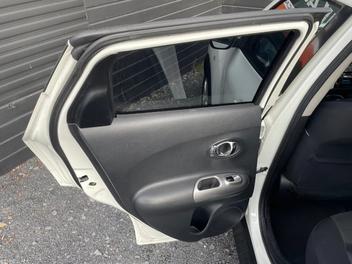 Nissan Juke Hatchback, Petrol, 2013, White