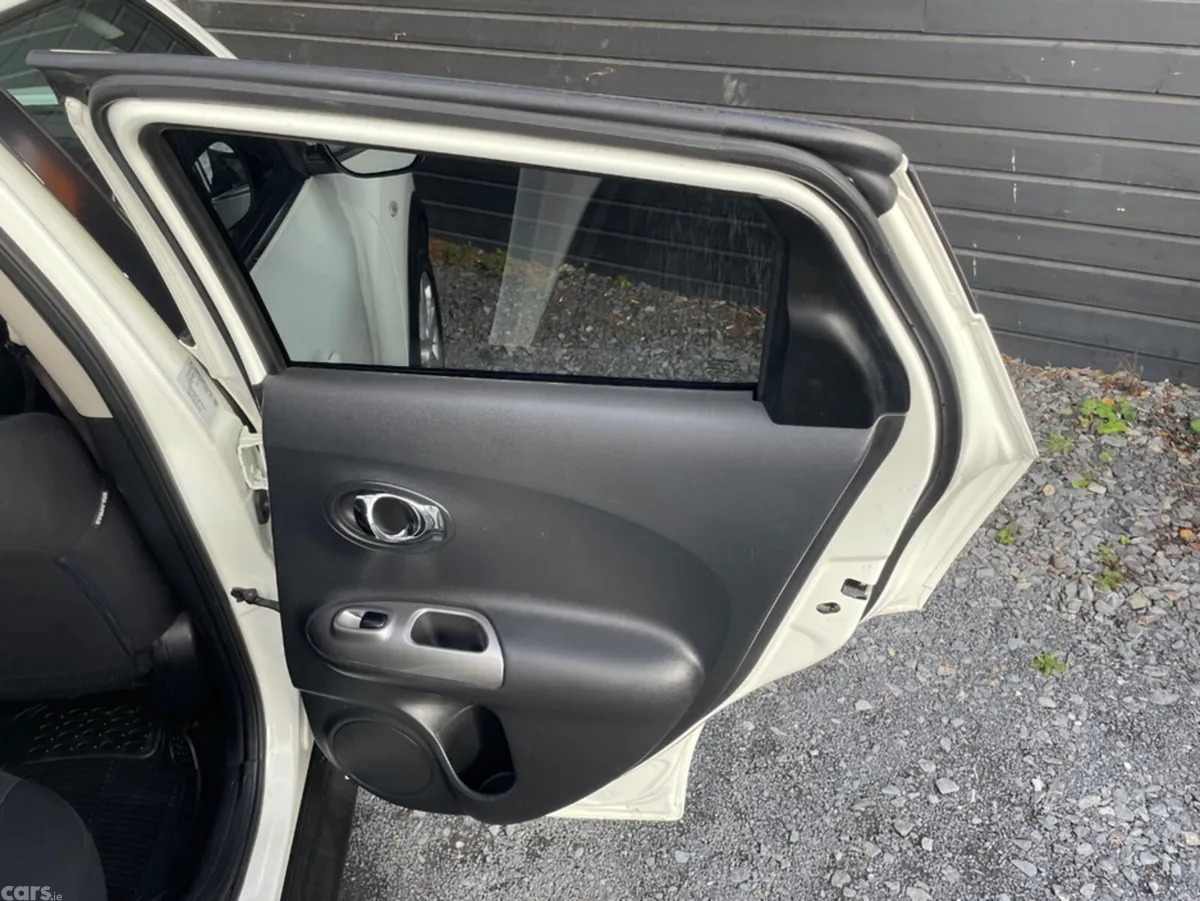 Nissan Juke Hatchback, Petrol, 2013, White