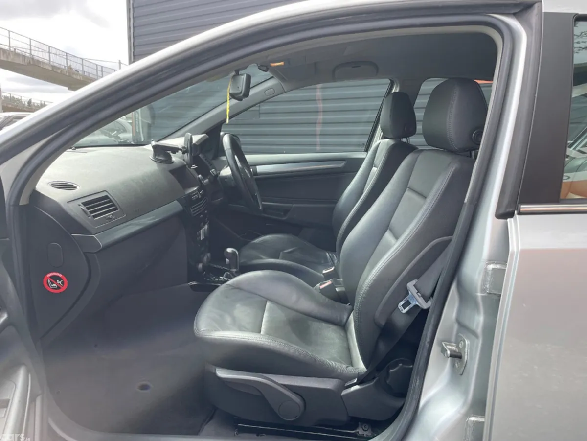 Opel Astra Hatchback, Petrol, 2007, Silver