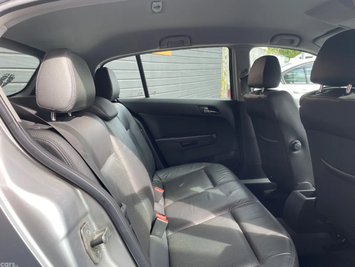 Opel Astra Hatchback, Petrol, 2007, Silver
