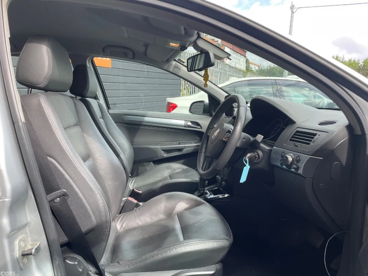 Opel Astra Hatchback, Petrol, 2007, Silver
