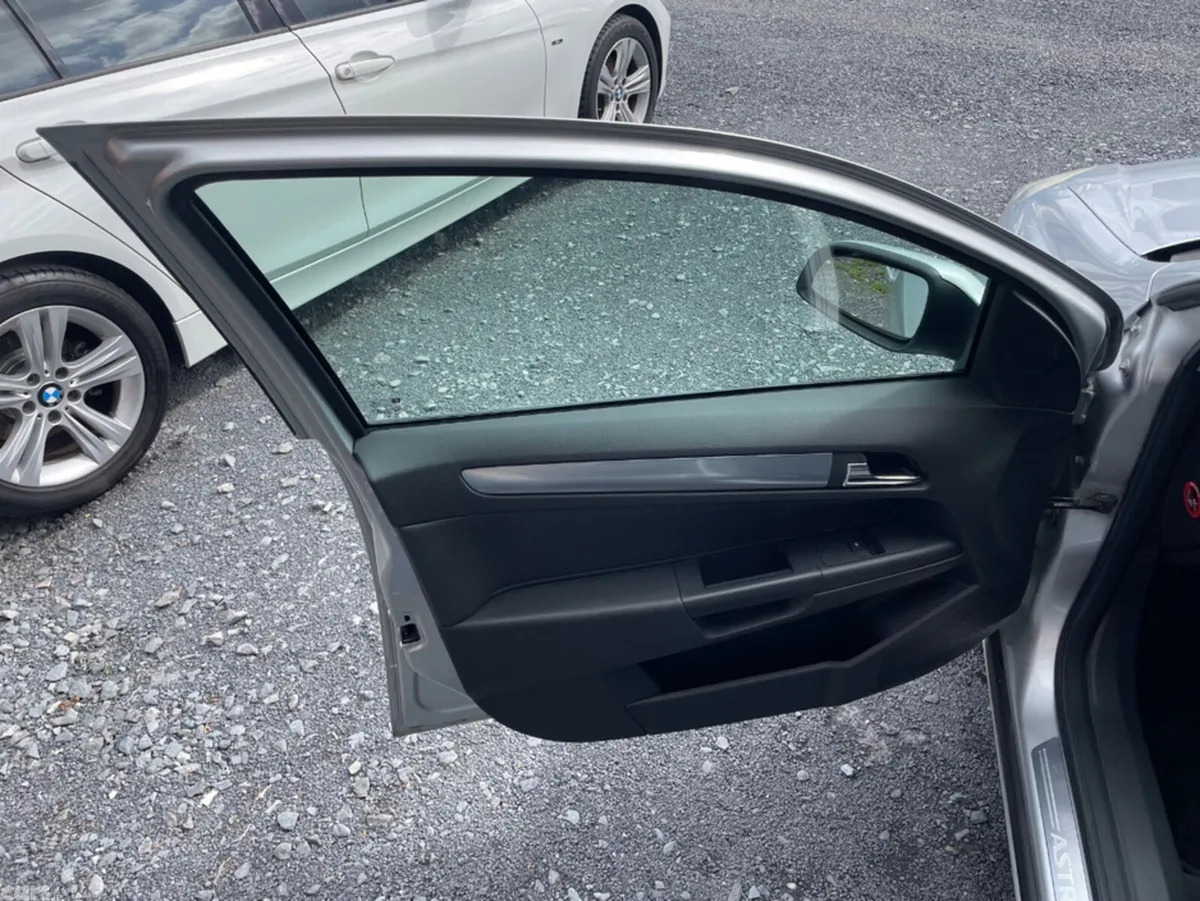 Opel Astra Hatchback, Petrol, 2007, Silver