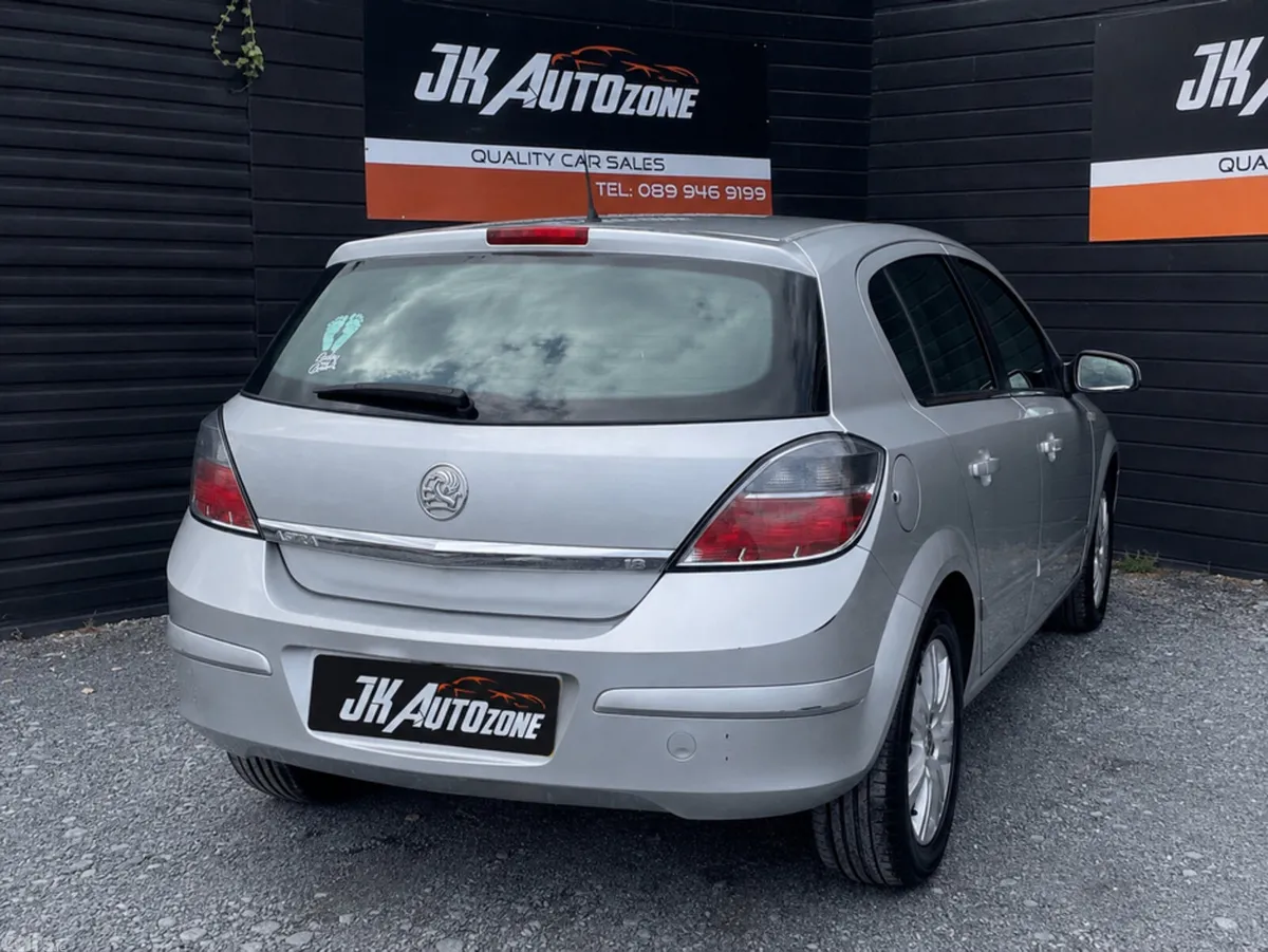 Opel Astra Hatchback, Petrol, 2007, Silver