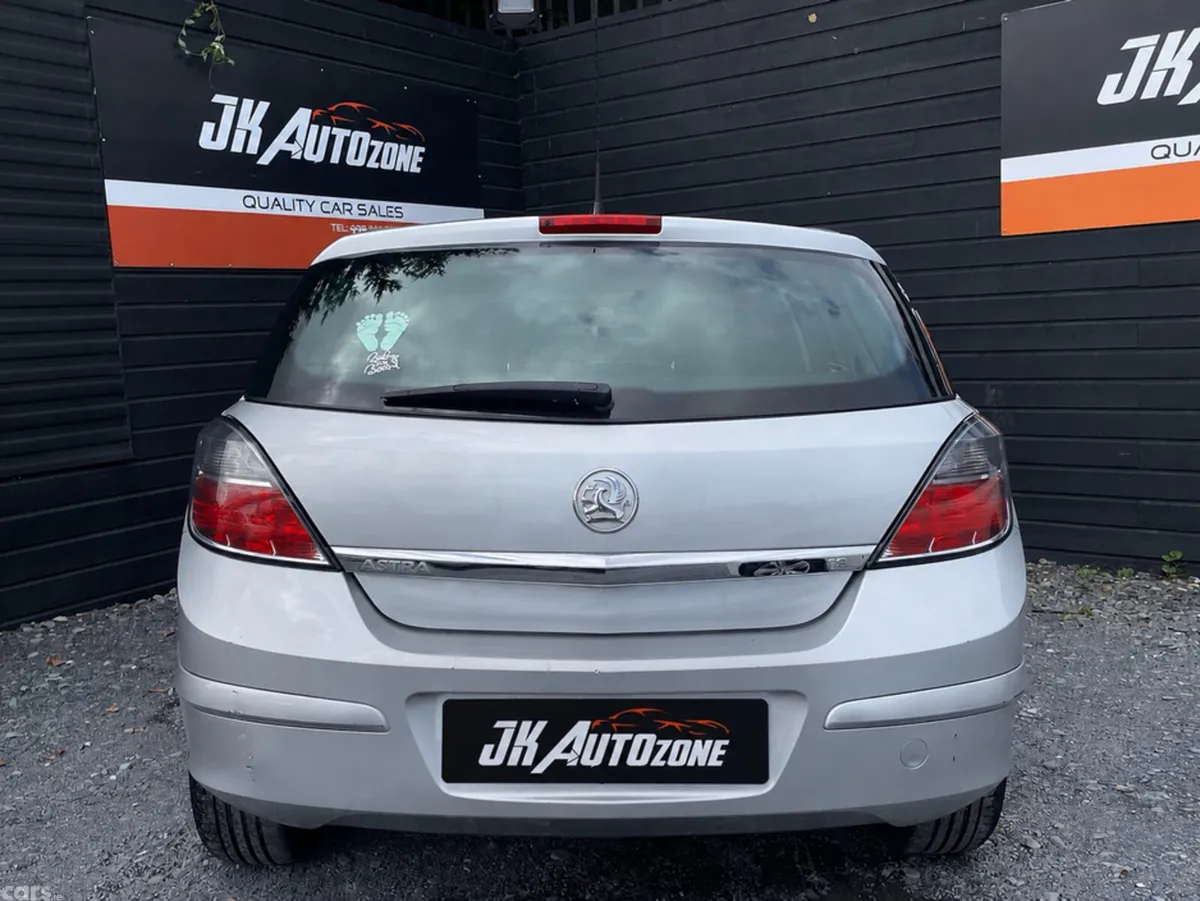 Opel Astra Hatchback, Petrol, 2007, Silver