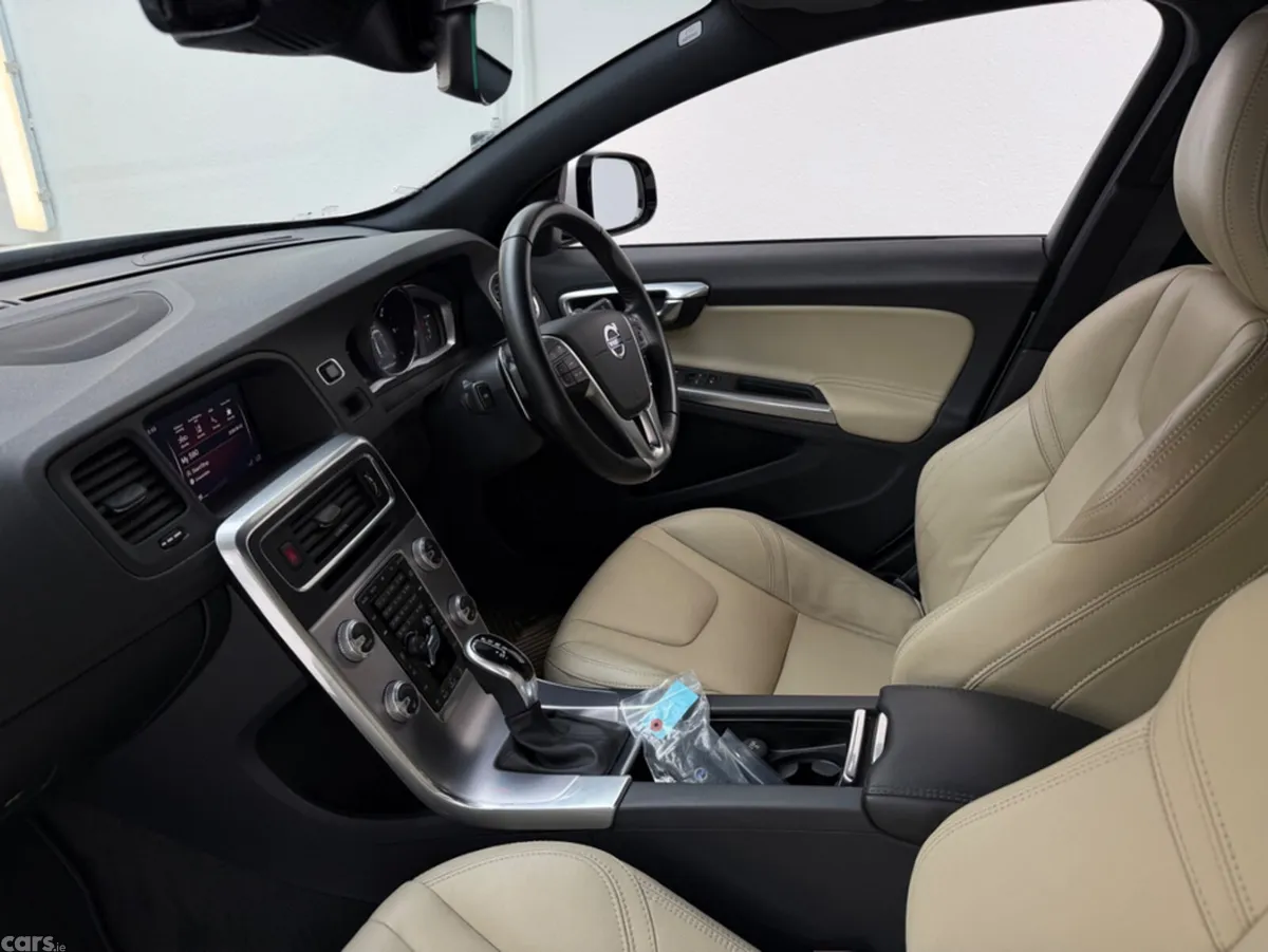 Volvo S60 Saloon, Diesel, 2017, White