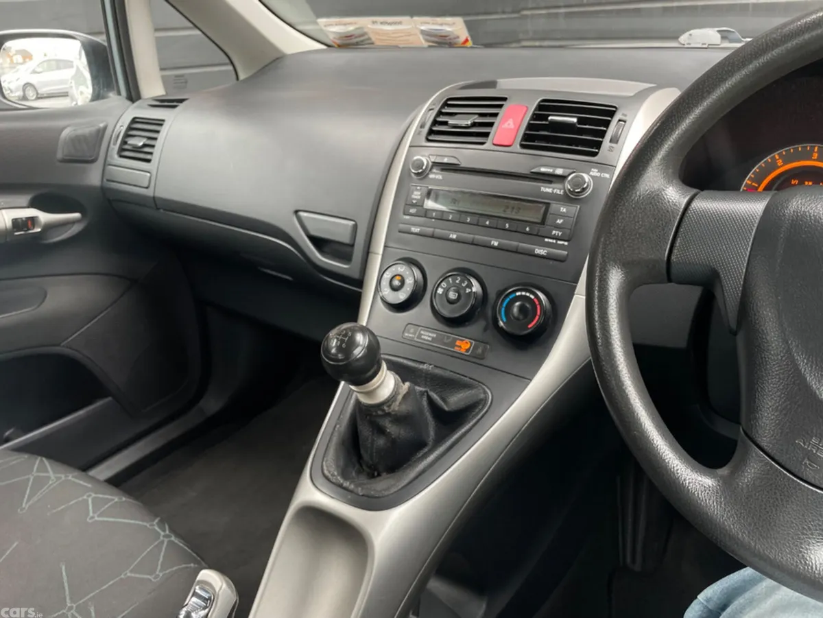Toyota Auris Hatchback, Diesel, 2010, Grey