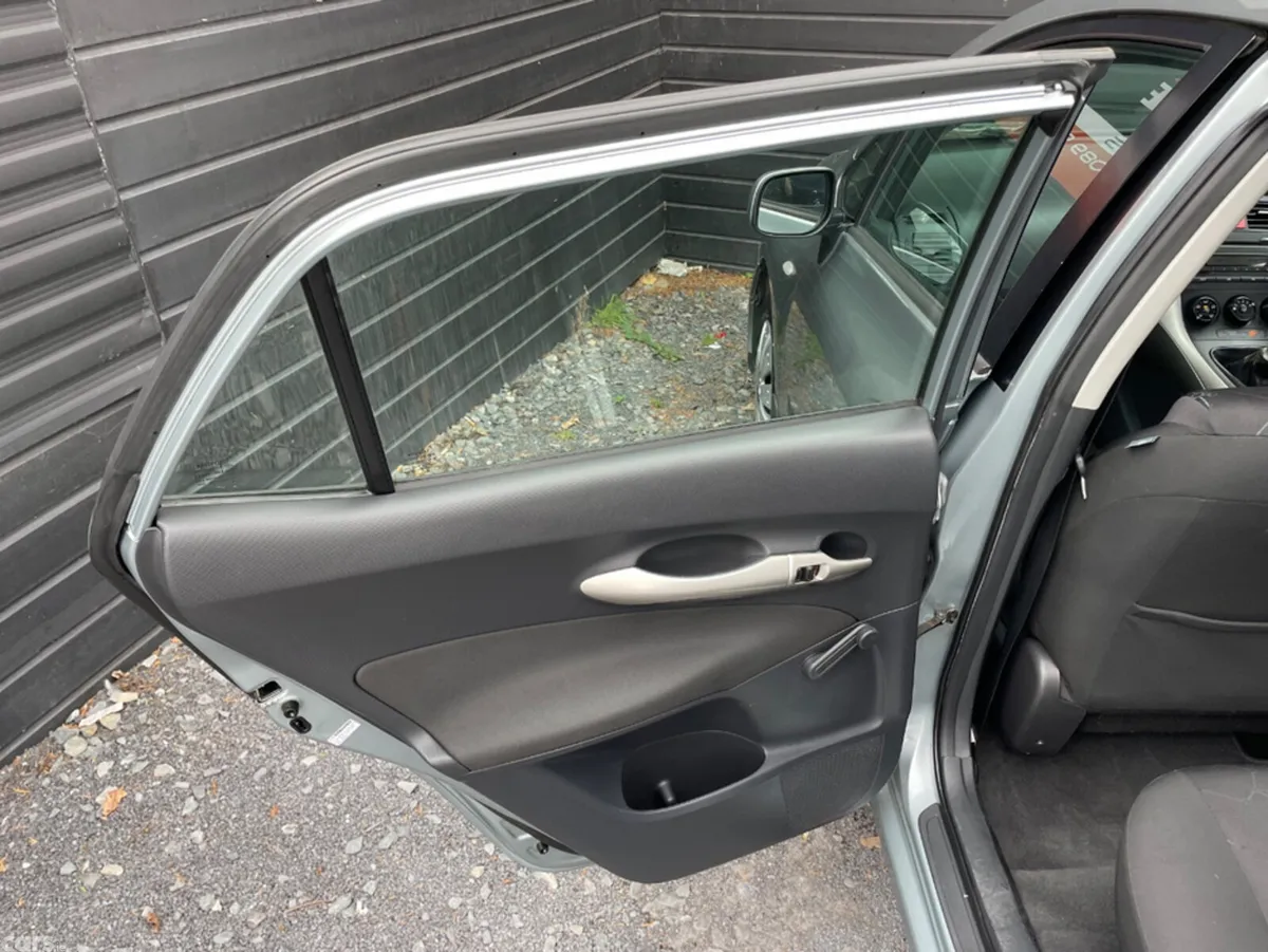 Toyota Auris Hatchback, Diesel, 2010, Grey