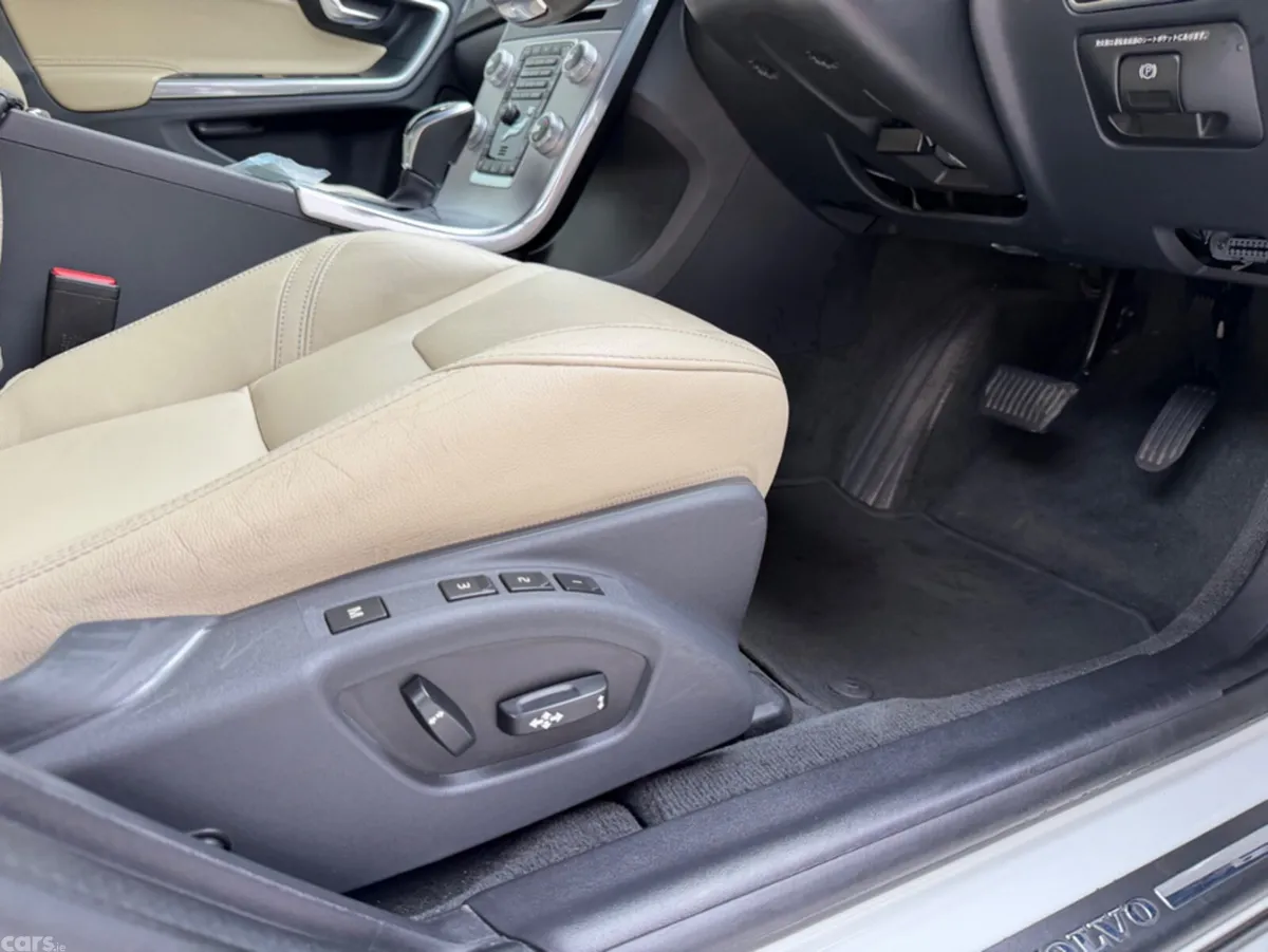 Volvo S60 Saloon, Diesel, 2017, White