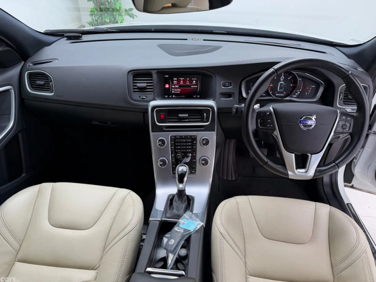Volvo S60 Saloon, Diesel, 2017, White