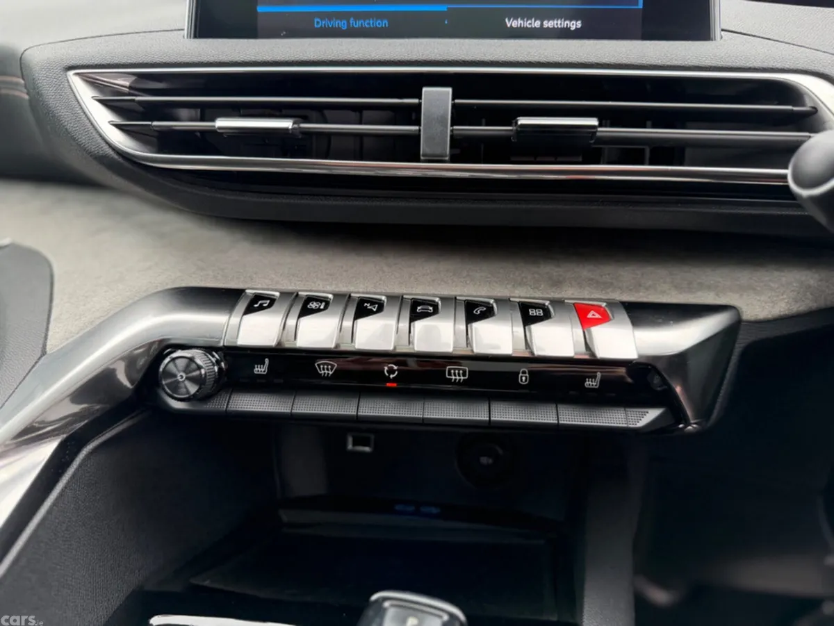 Peugeot 5008 SUV, Diesel, 2021, White