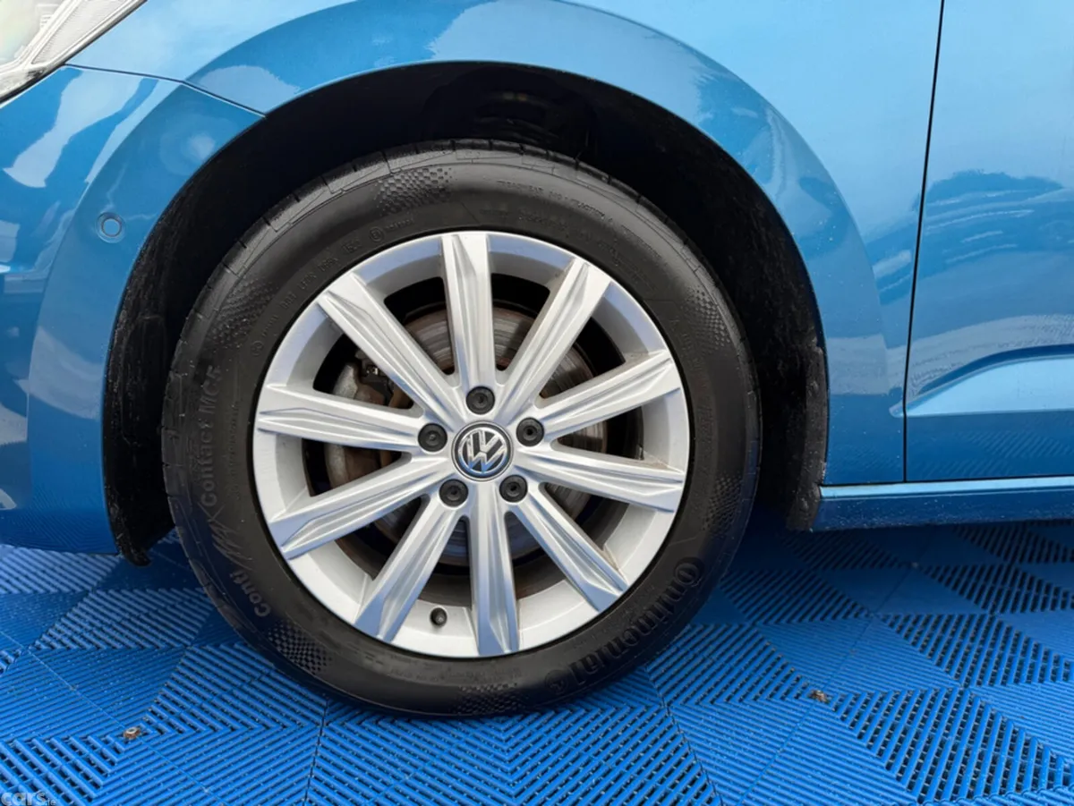 Volkswagen Touran MPV, Diesel, 2019, Blue
