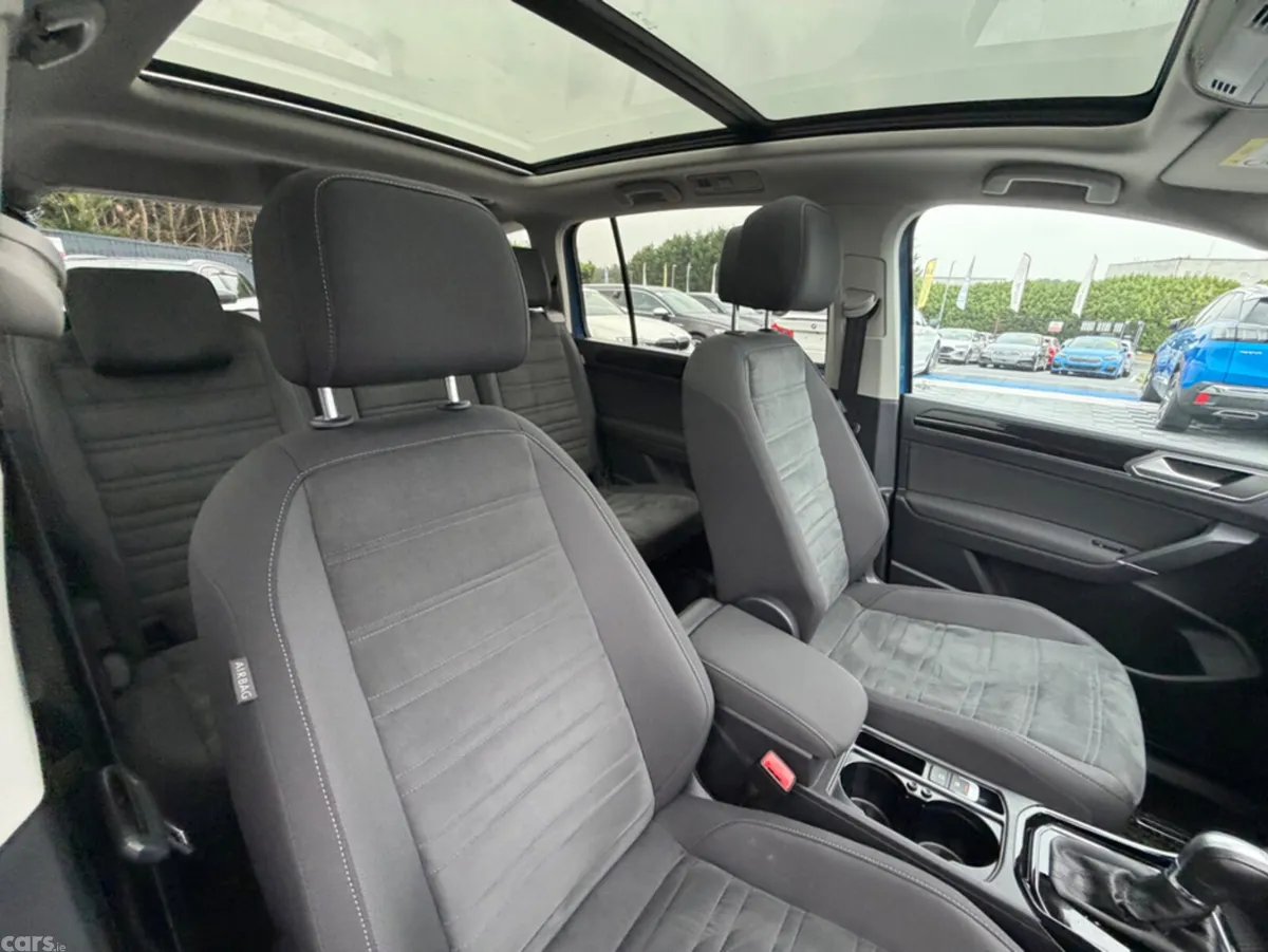 Volkswagen Touran MPV, Diesel, 2019, Blue