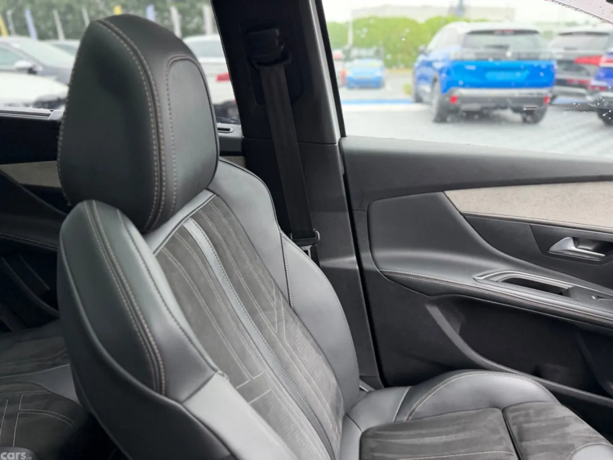 Peugeot 5008 SUV, Diesel, 2021, White