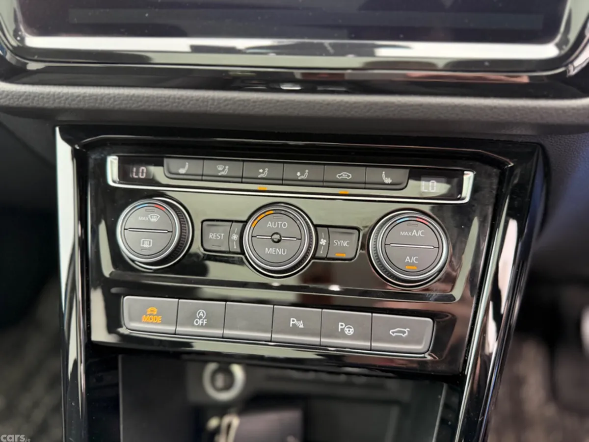 Volkswagen Touran MPV, Diesel, 2019, Blue