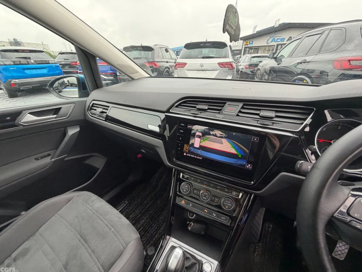 Volkswagen Touran MPV, Diesel, 2019, Blue