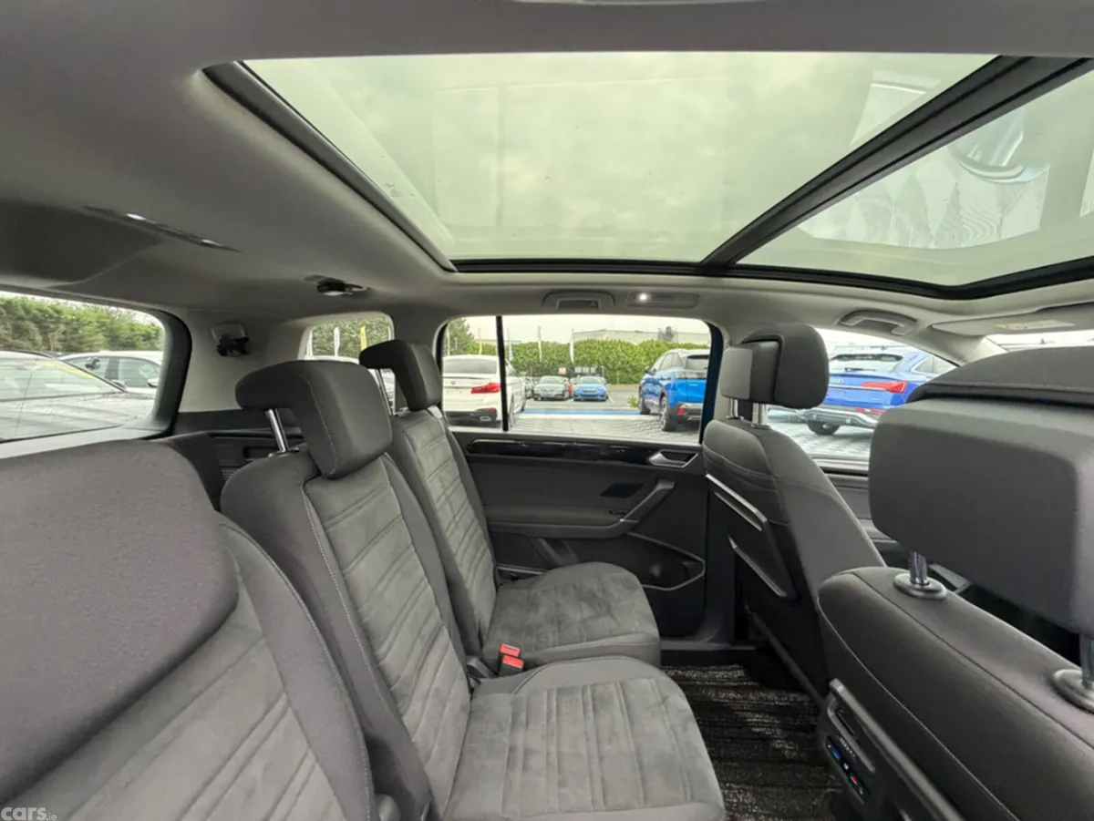 Volkswagen Touran MPV, Diesel, 2019, Blue