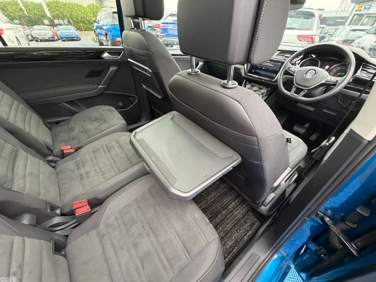 Volkswagen Touran MPV, Diesel, 2019, Blue