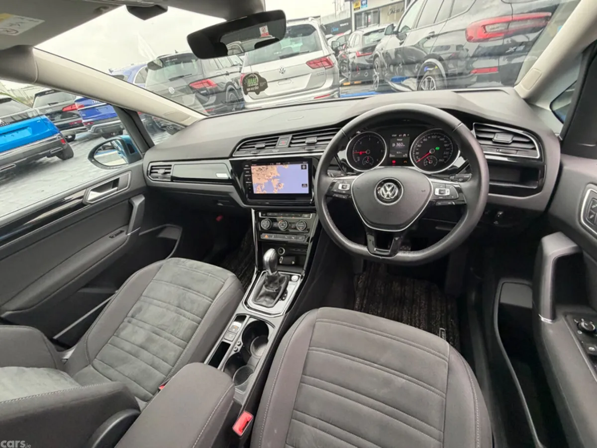Volkswagen Touran MPV, Diesel, 2019, Blue