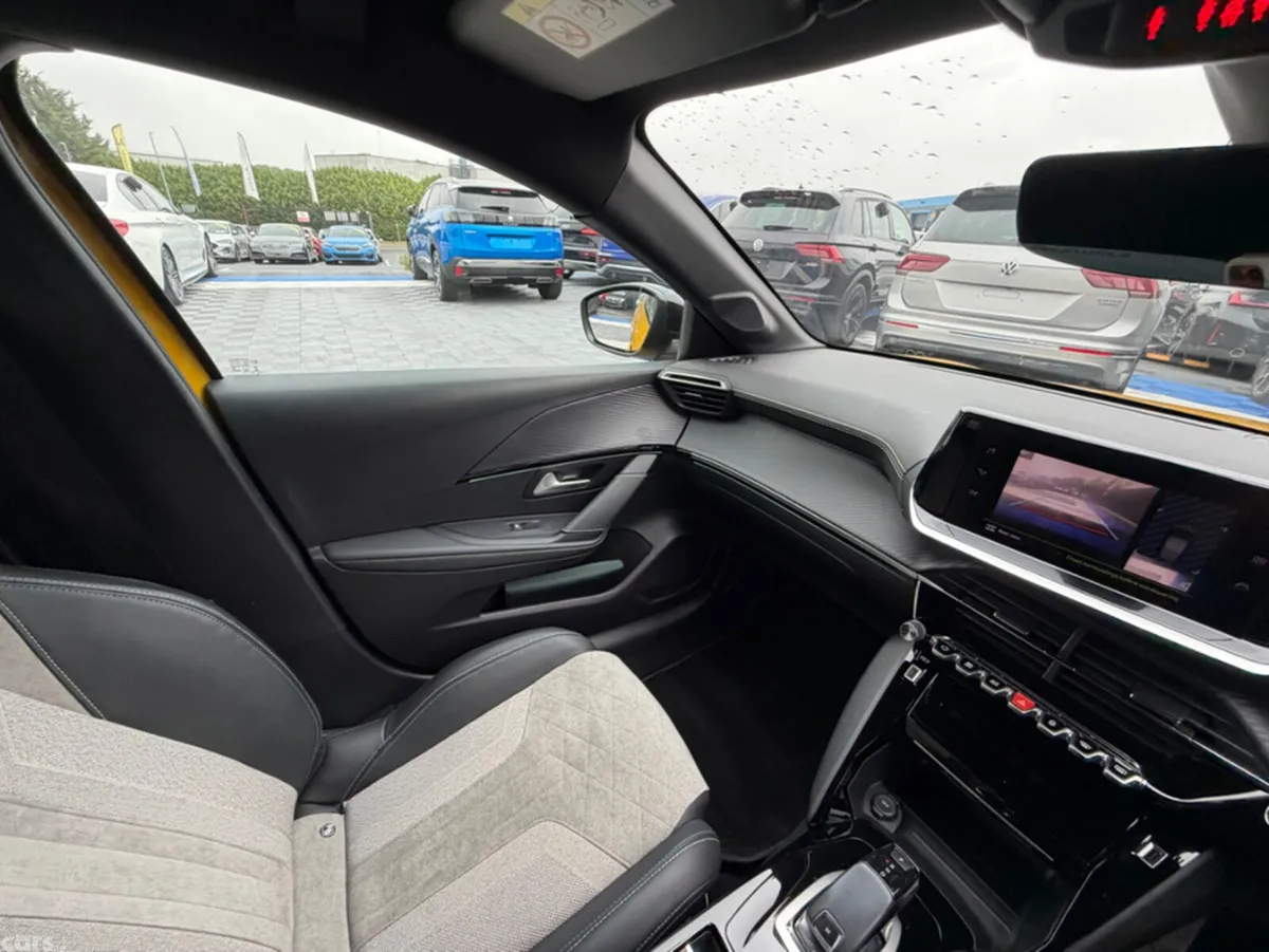 Peugeot 208 Hatchback, Petrol, 2020, Yellow