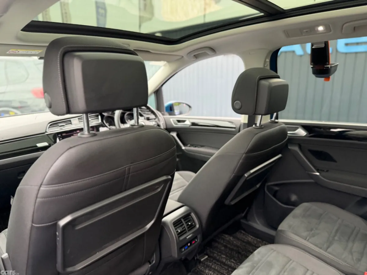 Volkswagen Touran MPV, Diesel, 2019, Blue