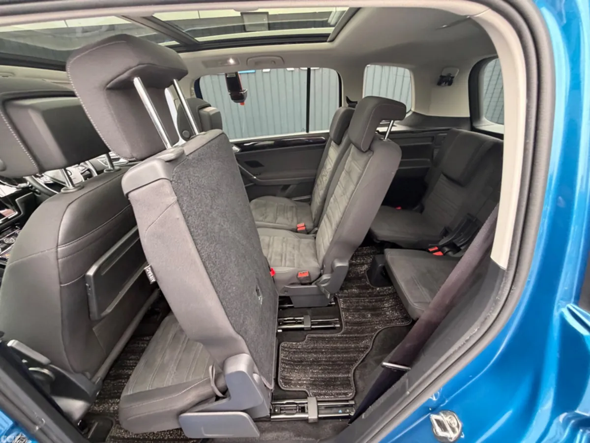 Volkswagen Touran MPV, Diesel, 2019, Blue