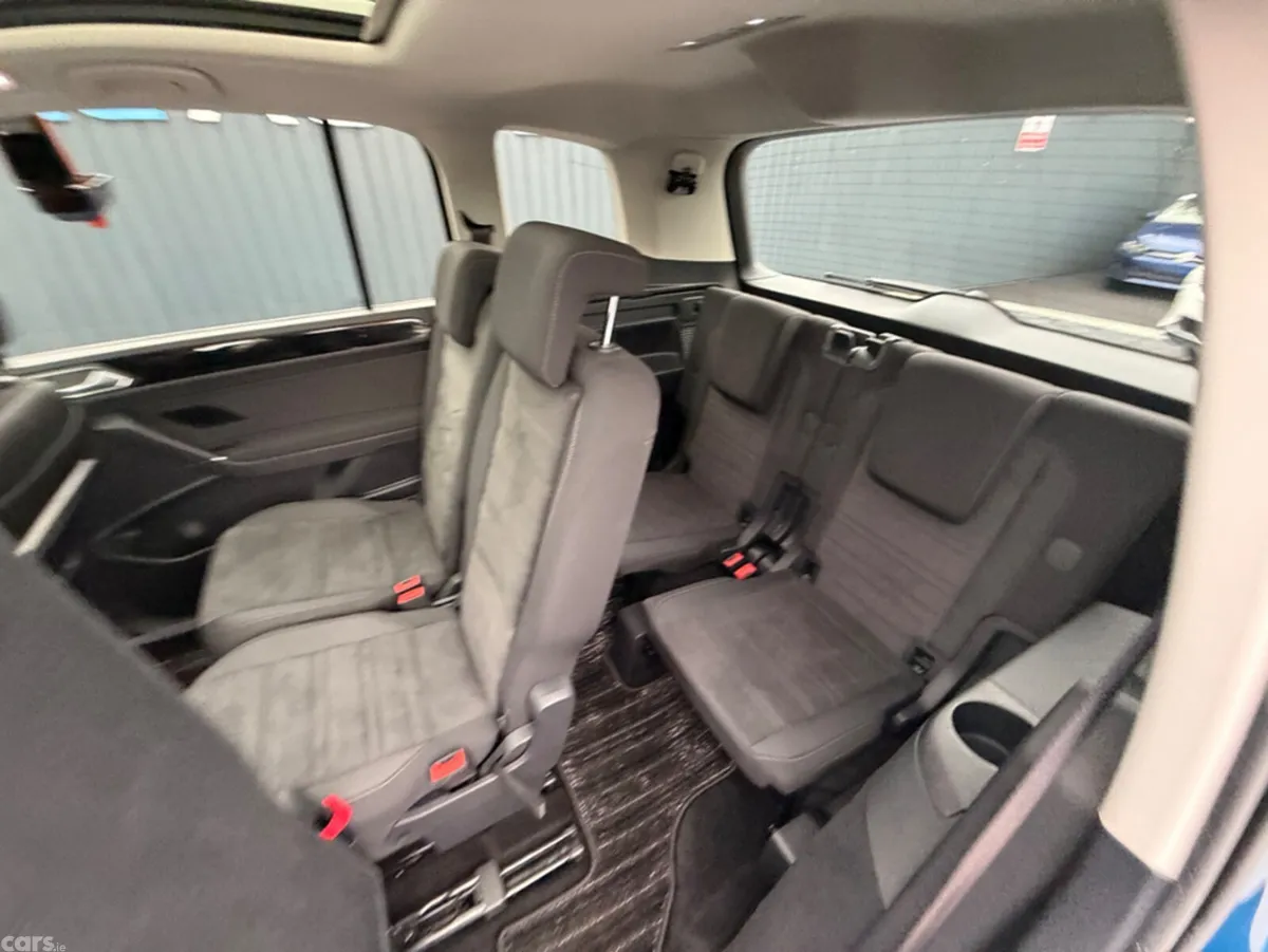 Volkswagen Touran MPV, Diesel, 2019, Blue