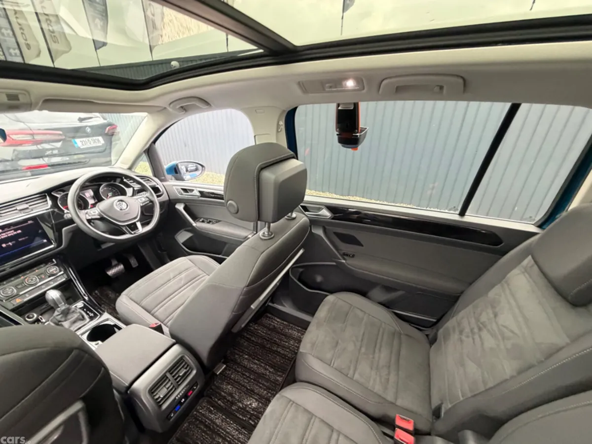 Volkswagen Touran MPV, Diesel, 2019, Blue