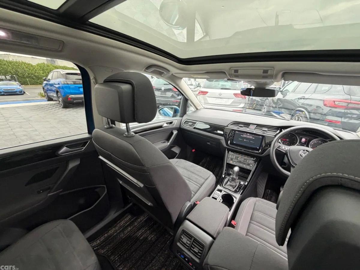Volkswagen Touran MPV, Diesel, 2019, Blue