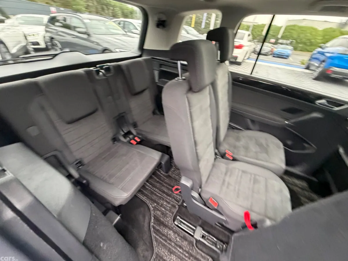 Volkswagen Touran MPV, Diesel, 2019, Blue