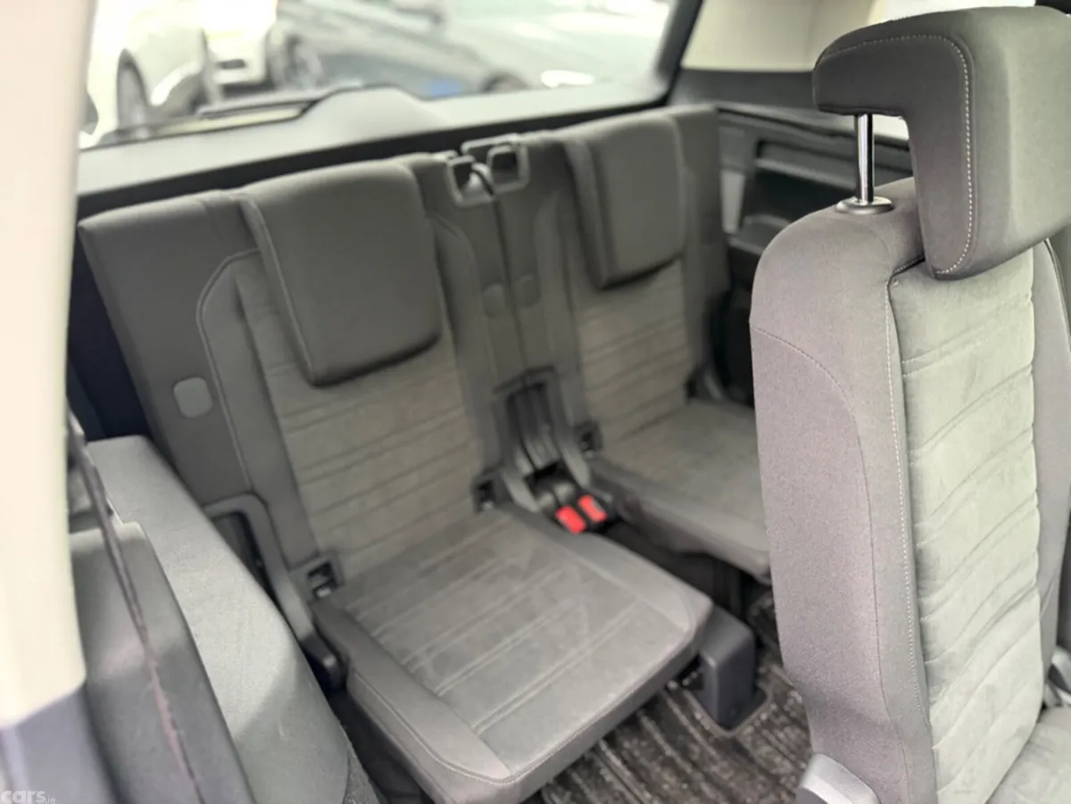 Volkswagen Touran MPV, Diesel, 2019, Blue