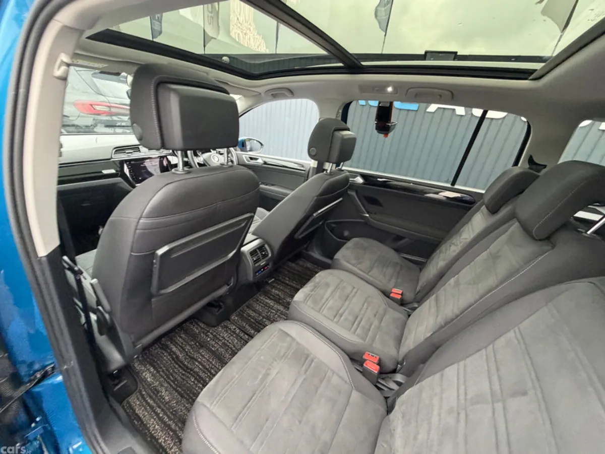 Volkswagen Touran MPV, Diesel, 2019, Blue
