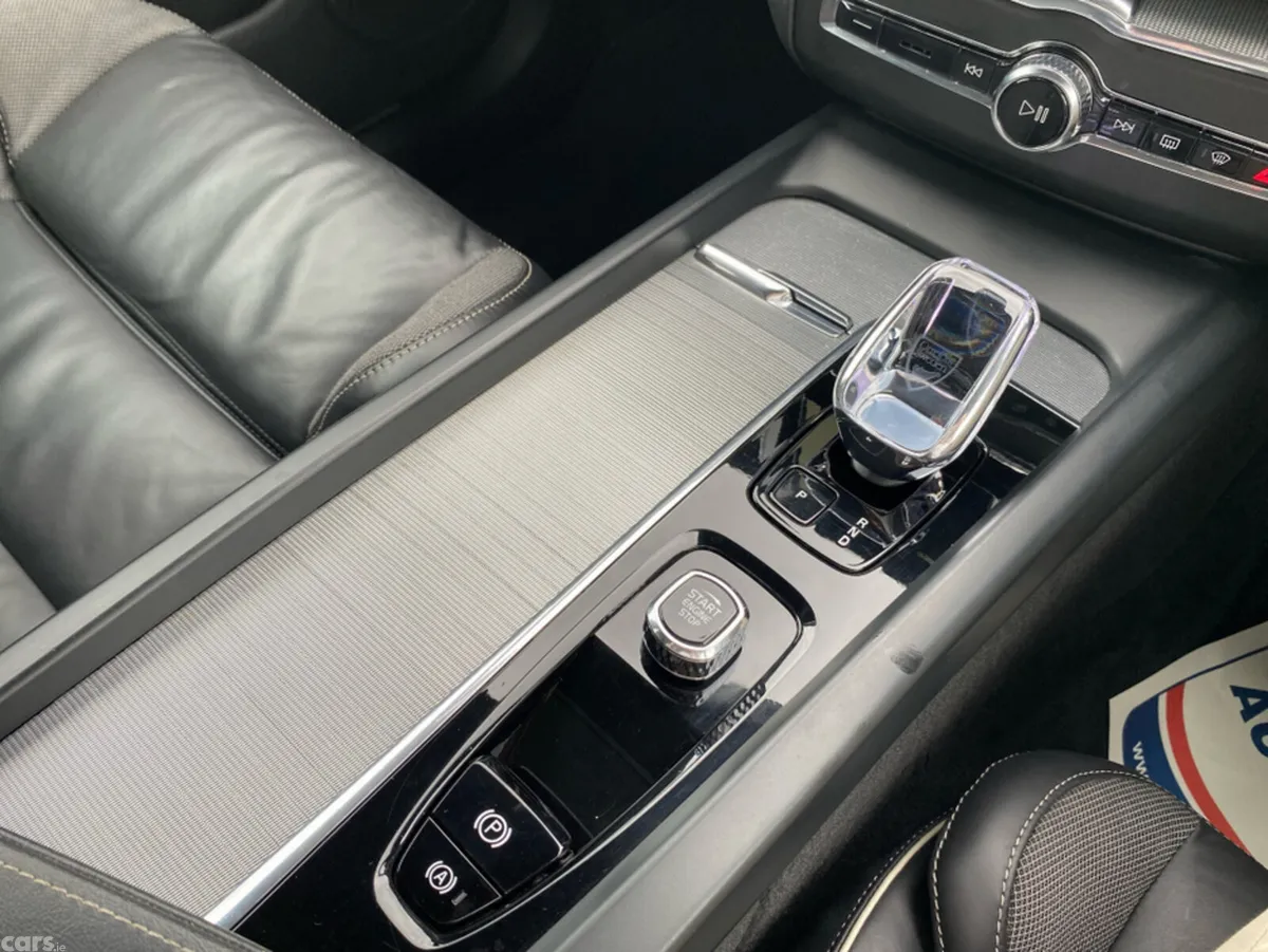 Volvo XC60 SUV, Petrol Plug-in Hybrid, 2024, Black