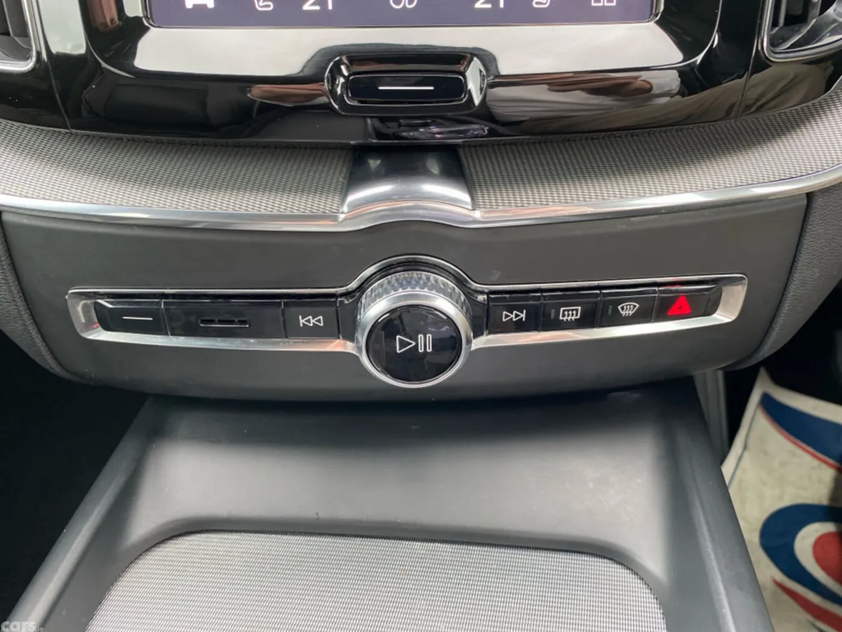 Volvo XC60 SUV, Petrol Plug-in Hybrid, 2024, Black