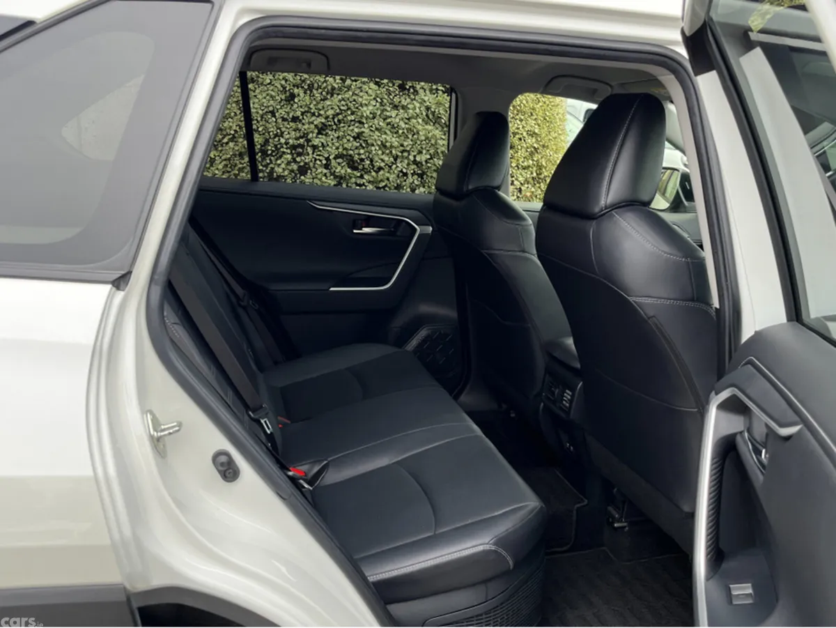 Toyota RAV4 SUV, Petrol Hybrid, 2022, White