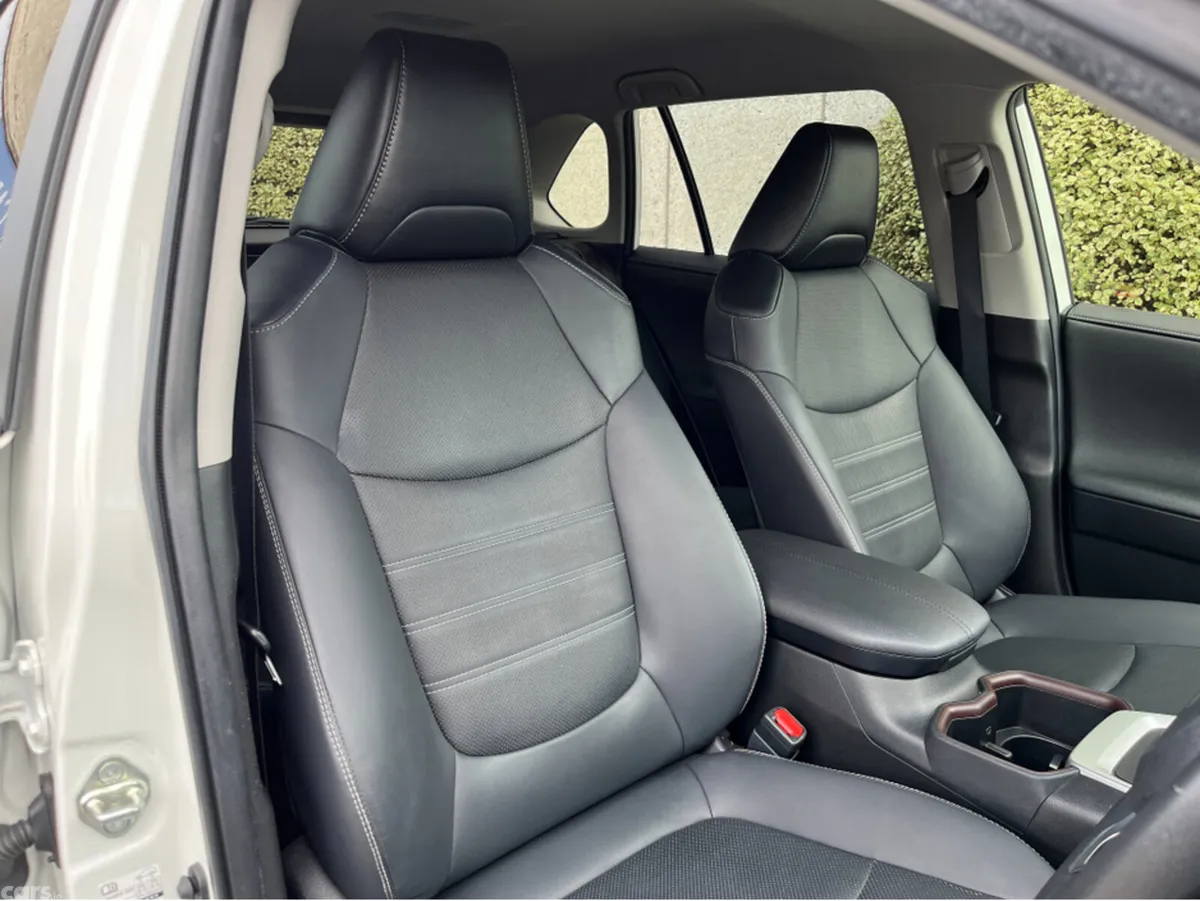 Toyota RAV4 SUV, Petrol Hybrid, 2022, White