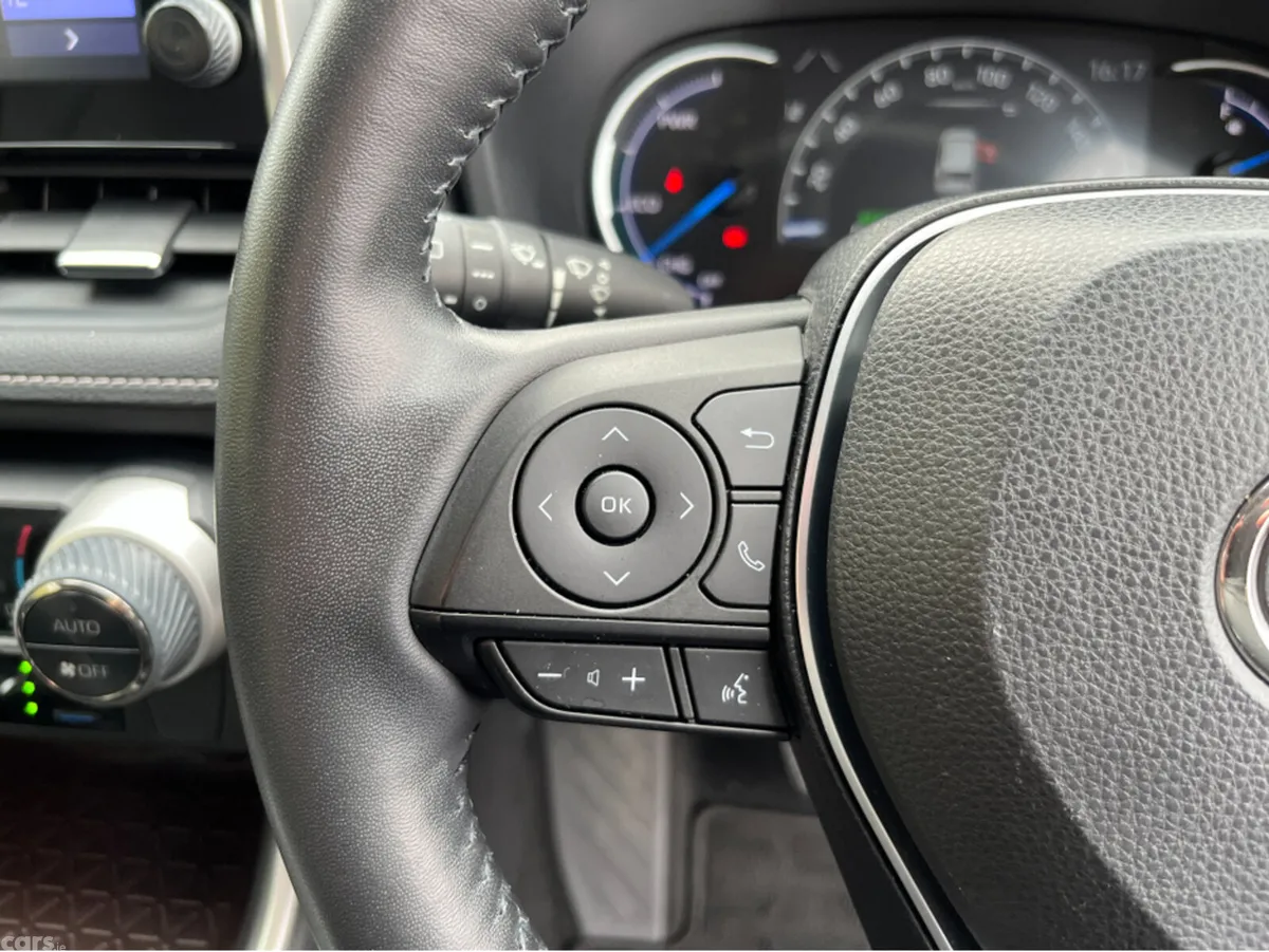 Toyota RAV4 SUV, Petrol Hybrid, 2022, White