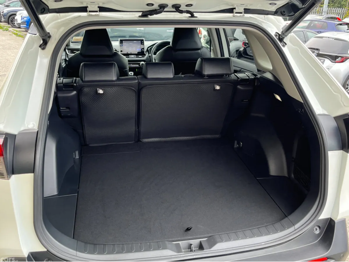 Toyota RAV4 SUV, Petrol Hybrid, 2022, White