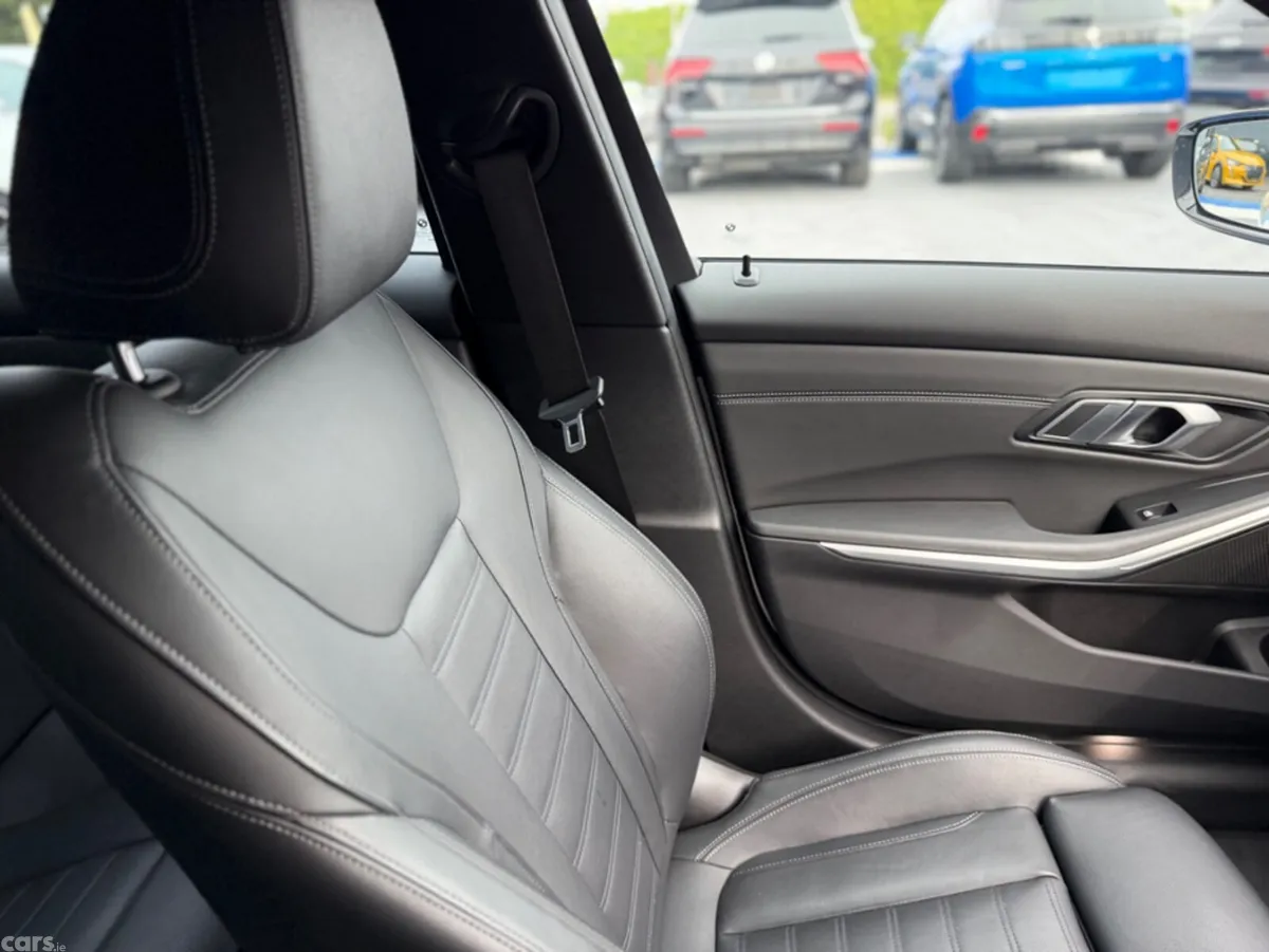 BMW 3-Series Saloon, Petrol, 2021, White