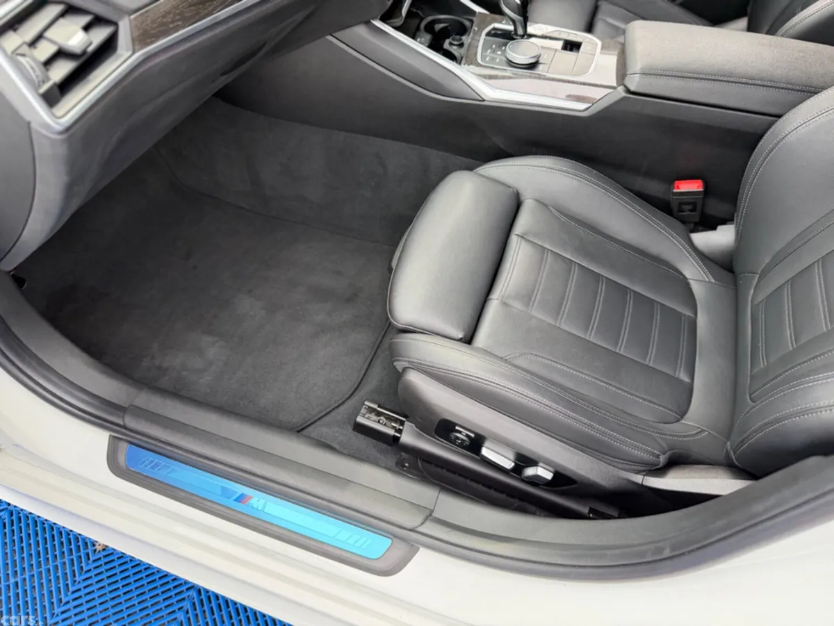 BMW 3-Series Saloon, Petrol, 2021, White