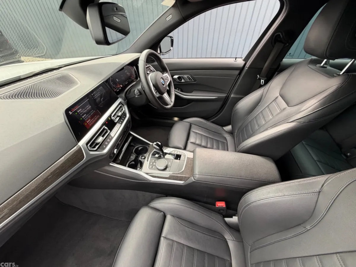 BMW 3-Series Saloon, Petrol, 2021, White