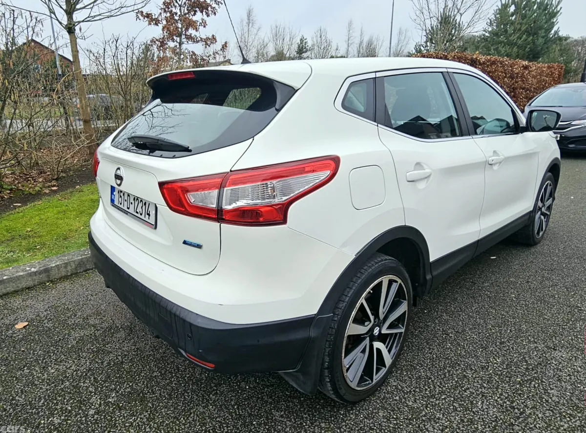 Nissan Qashqai Hatchback, Diesel, 2015, White