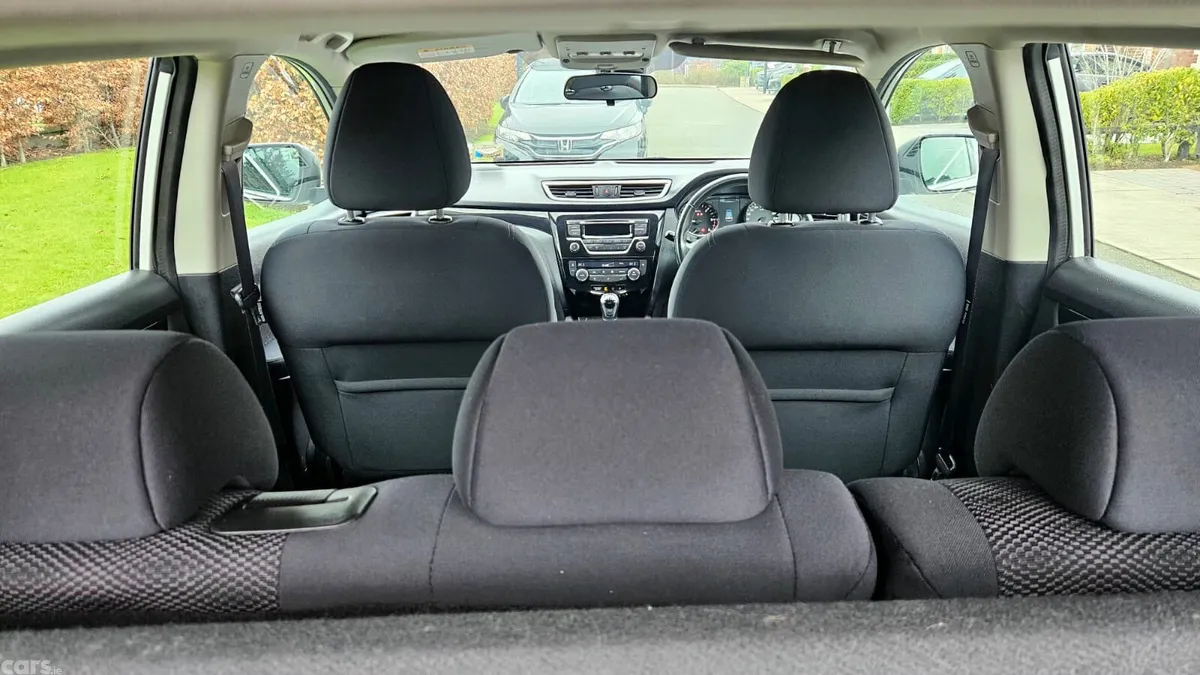 Nissan Qashqai Hatchback, Diesel, 2015, White